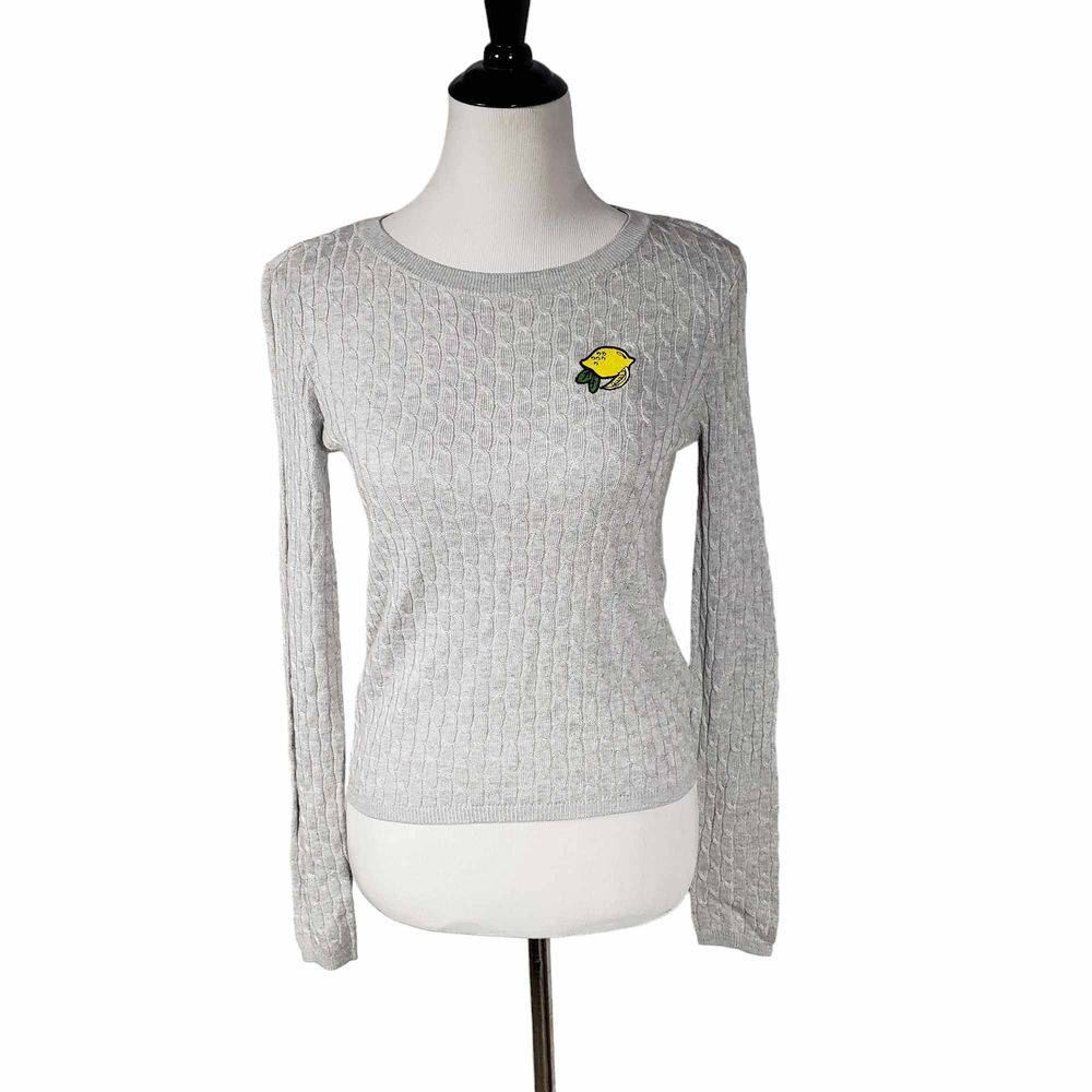 Divided by H&M Jumper Soft Cable Knit Gray Sweater w/ Lemon Applique size SMALL